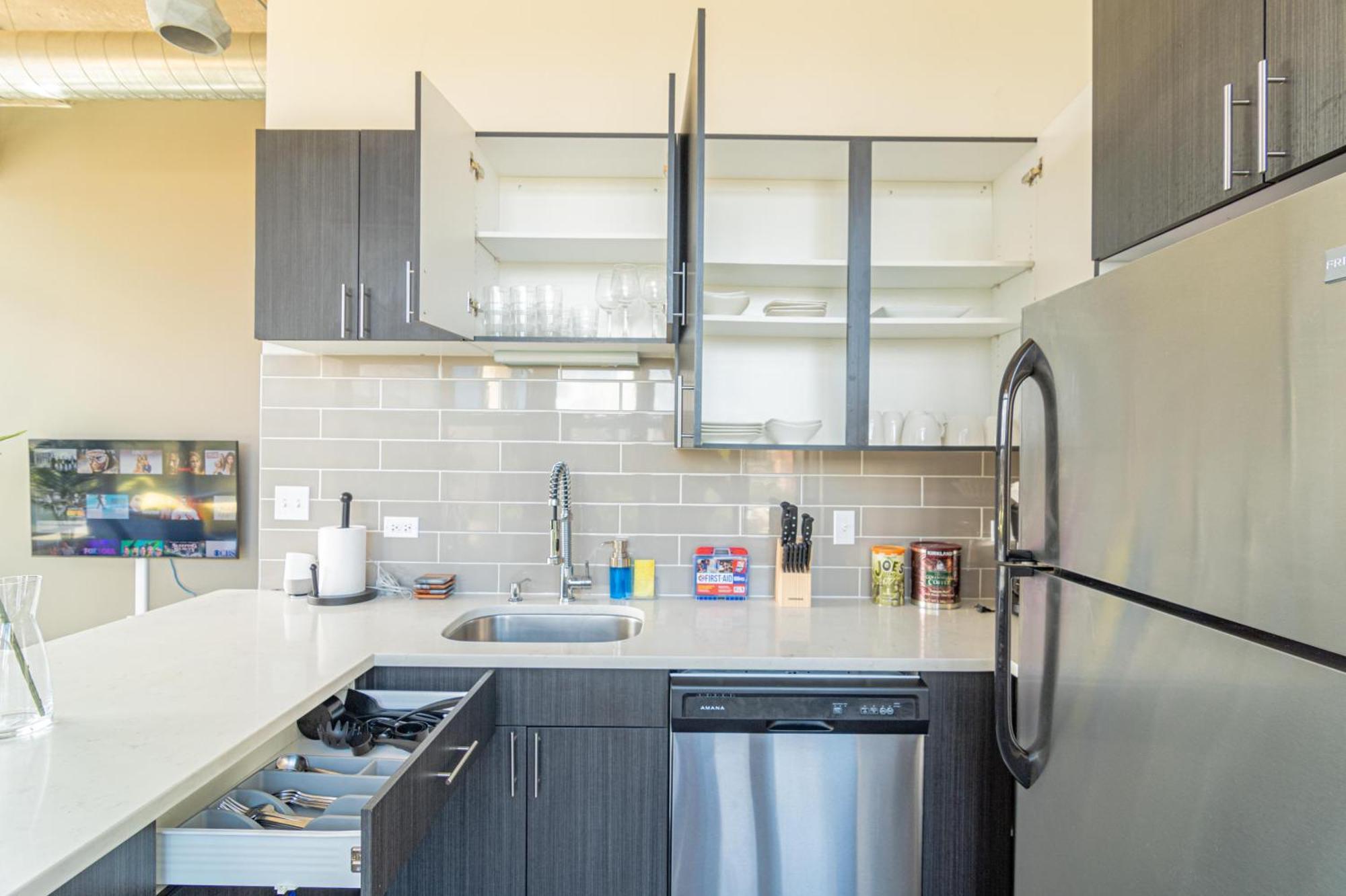 Bright 2Br Luxury Corner Suite With Optional Parking Sleeps 6 Guests Near Mccormick Place And Soldier Field Chicago Esterno foto