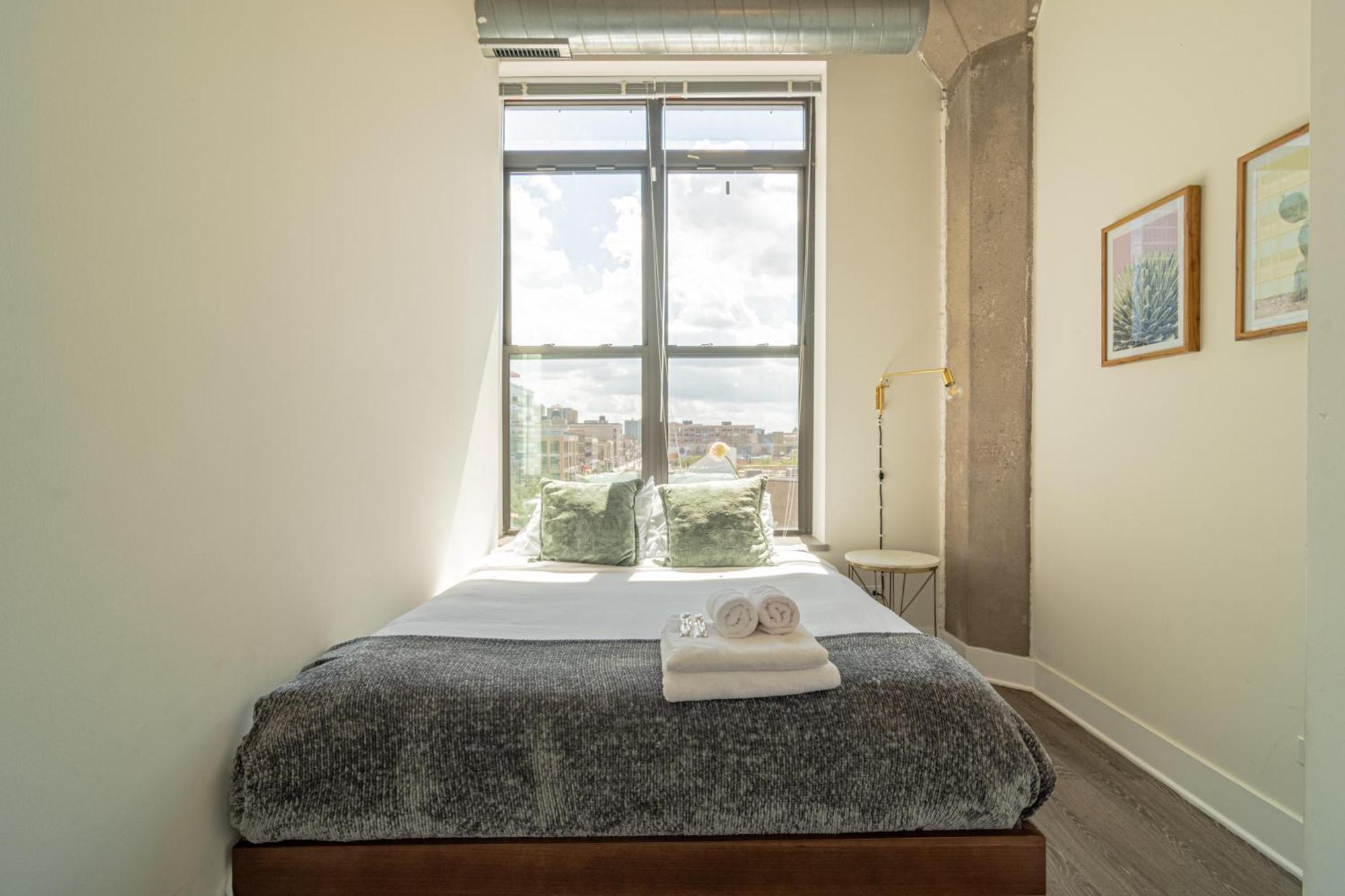 Bright 2Br Luxury Corner Suite With Optional Parking Sleeps 6 Guests Near Mccormick Place And Soldier Field Chicago Esterno foto