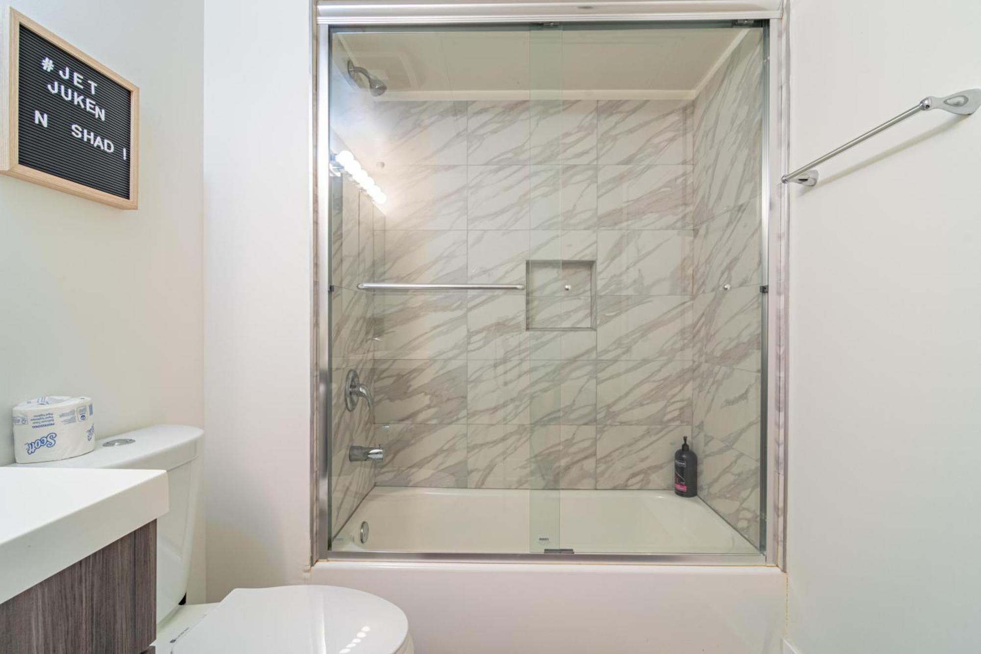 Bright 2Br Luxury Corner Suite With Optional Parking Sleeps 6 Guests Near Mccormick Place And Soldier Field Chicago Esterno foto