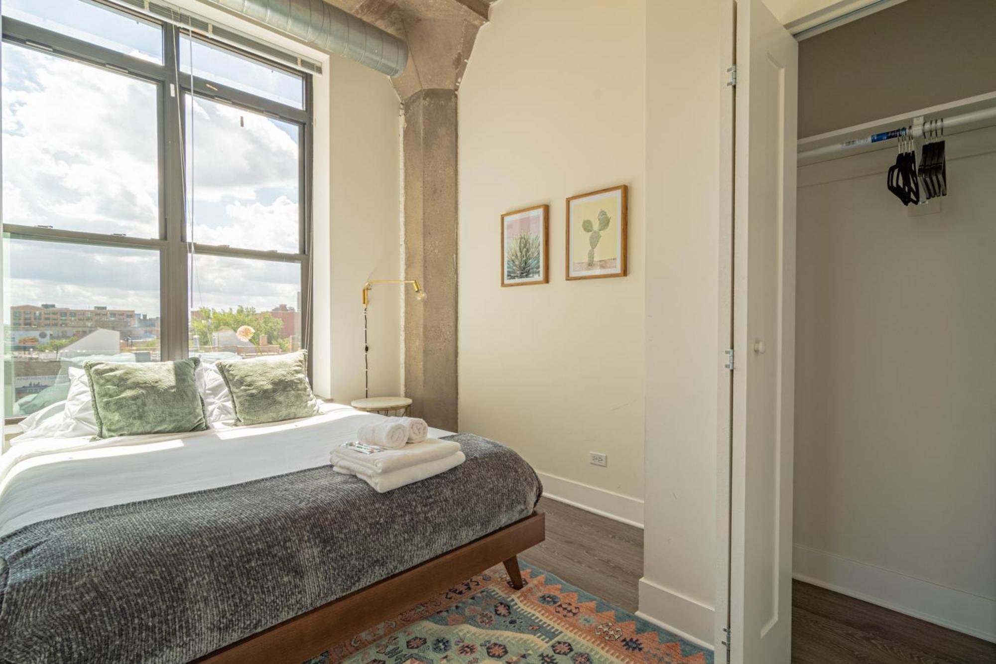 Bright 2Br Luxury Corner Suite With Optional Parking Sleeps 6 Guests Near Mccormick Place And Soldier Field Chicago Esterno foto