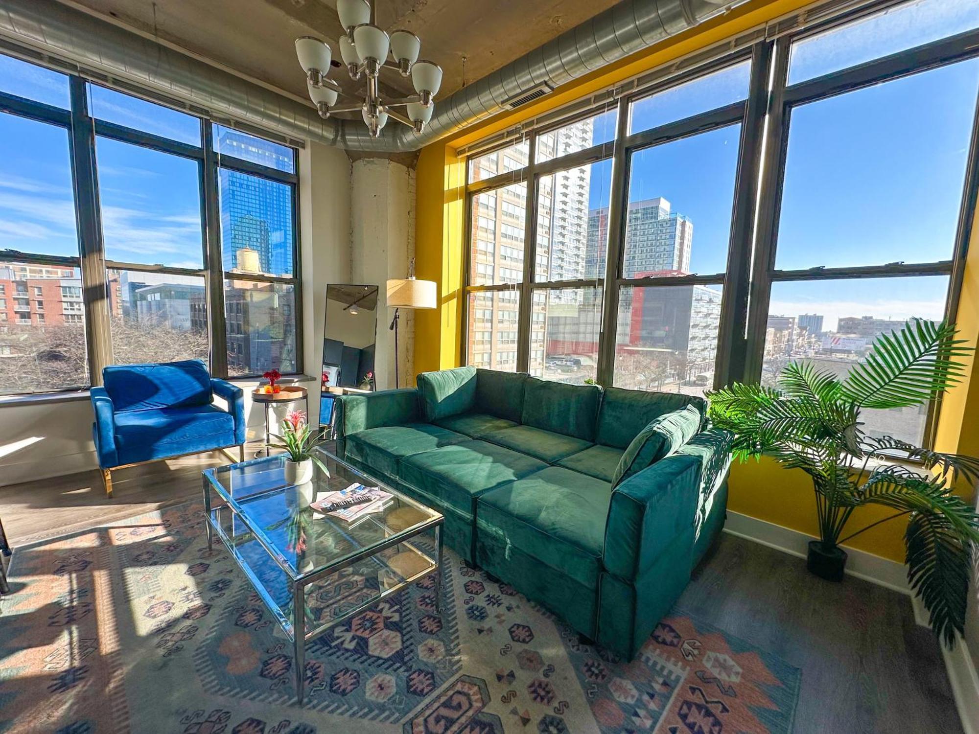 Bright 2Br Luxury Corner Suite With Optional Parking Sleeps 6 Guests Near Mccormick Place And Soldier Field Chicago Esterno foto